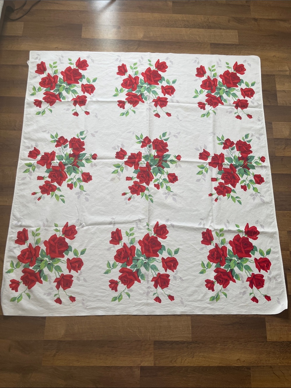 1950’s Tablecloth White Cotton Red Rose Print Square Vintage Wilendur